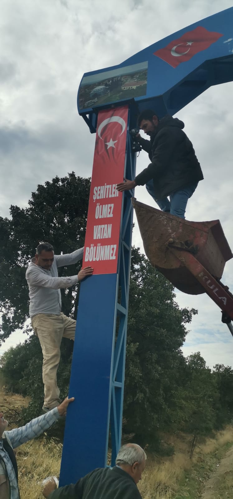 Kulada Duygulandiran Vefa Sehit Yucel Yesilin Anisi Yasatiliyor (7)