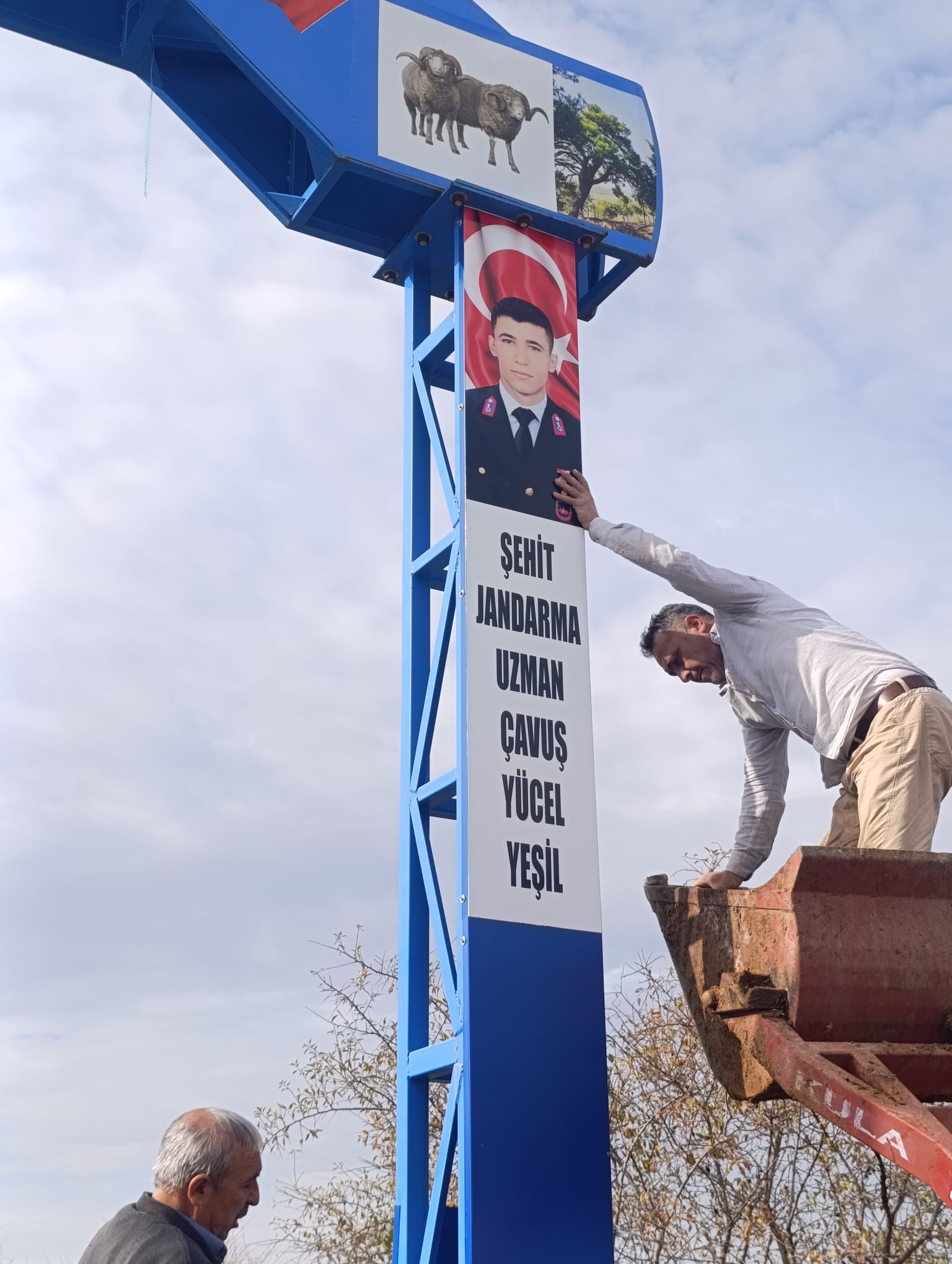 Kulada Duygulandiran Vefa Sehit Yucel Yesilin Anisi Yasatiliyor (8)