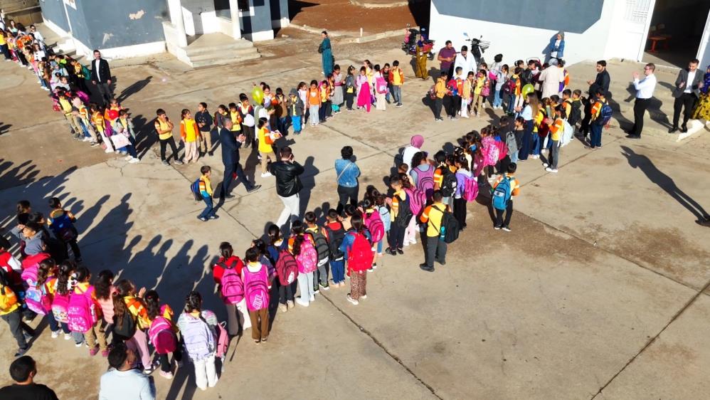 Losemiyi Yenen Kucuk Asmin Cicekler Ve Alkislarla Okuluna Dondu (2)