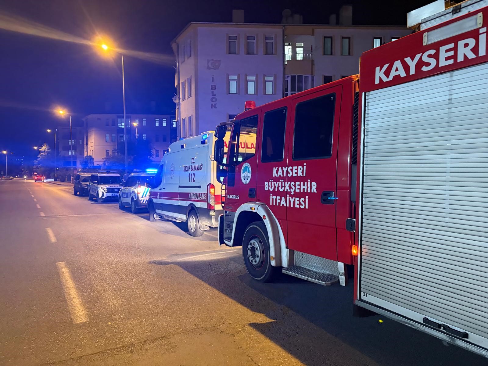 Mahallede Nefesler Tutuldu Döner Bıçağıyla Kendini Kesmeye Kalktı (2)