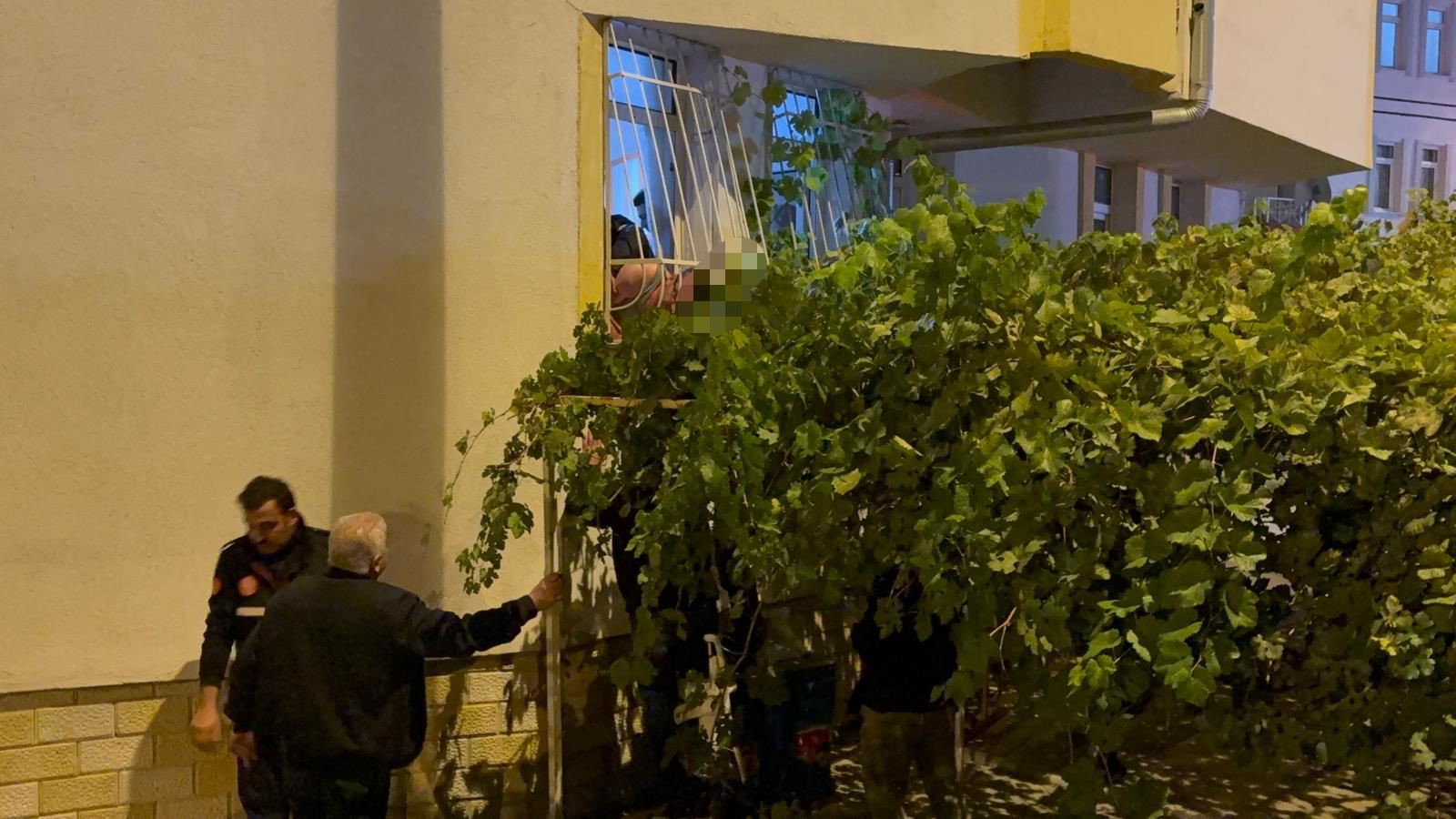 Mahallede Nefesler Tutuldu Döner Bıçağıyla Kendini Kesmeye Kalktı (6)