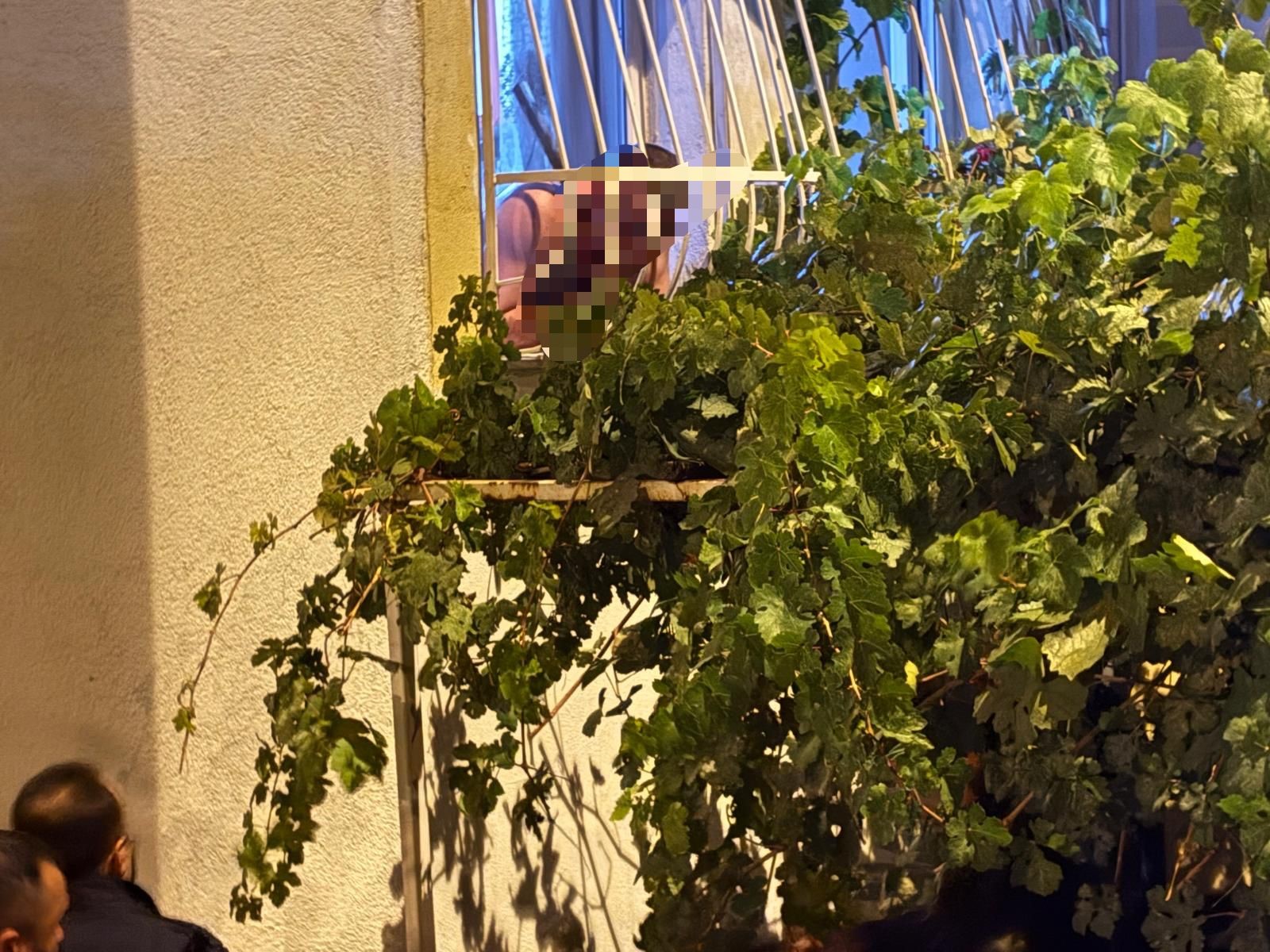 Mahallede Nefesler Tutuldu Döner Bıçağıyla Kendini Kesmeye Kalktı (7)