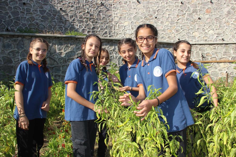 Manisa Akgedik Toki Ortaokulu Ogrencileri Ureterek Ogreniyor (4)