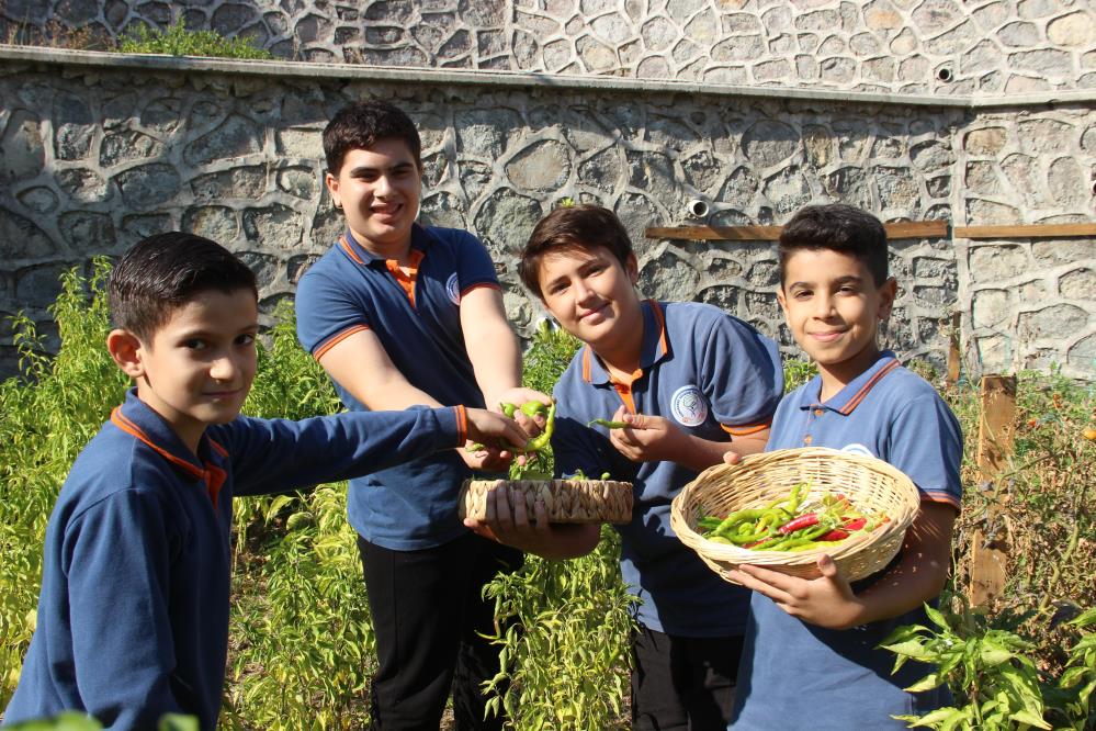 Manisa Akgedik Toki Ortaokulu Ogrencileri Ureterek Ogreniyor (5)