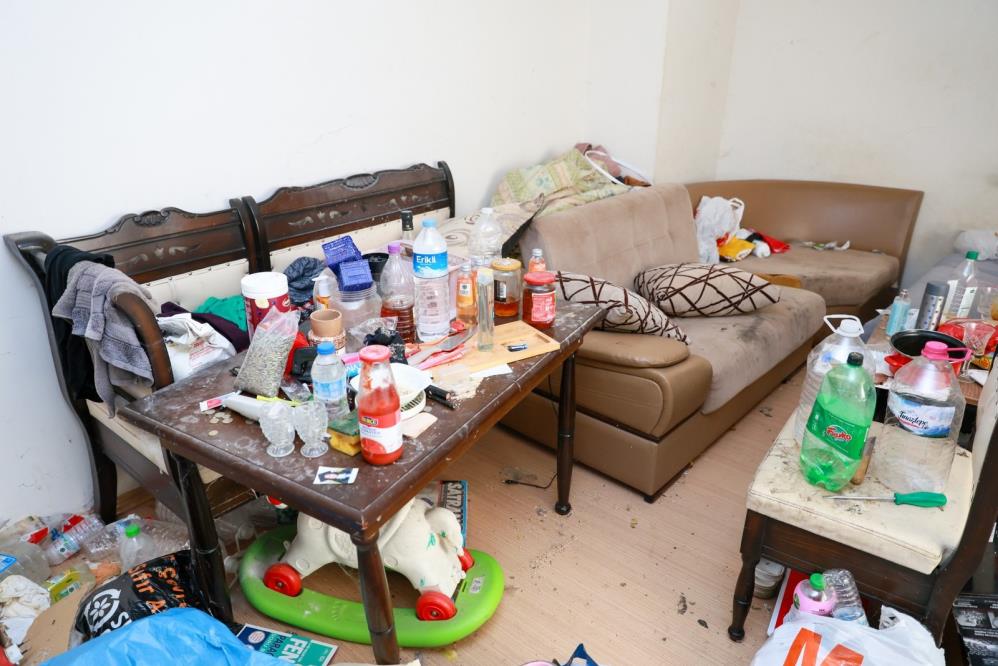 Manisada Bir Evden 2 Kamyon Cop Cikarildi (1)