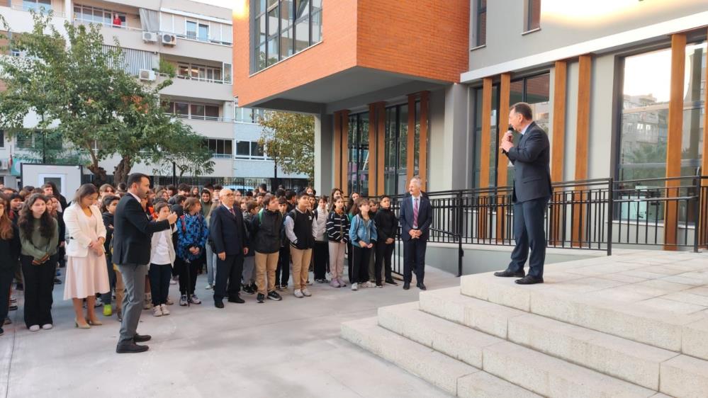 Manisada Hayirseverden Egitime Buyuk Katki Munire Bayer Ortaokulunda Ilk Ders Zili Cal (2)