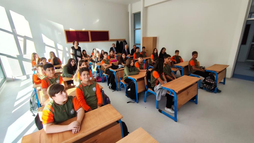 Manisada Hayirseverden Egitime Buyuk Katki Munire Bayer Ortaokulunda Ilk Ders Zili Cal (5)