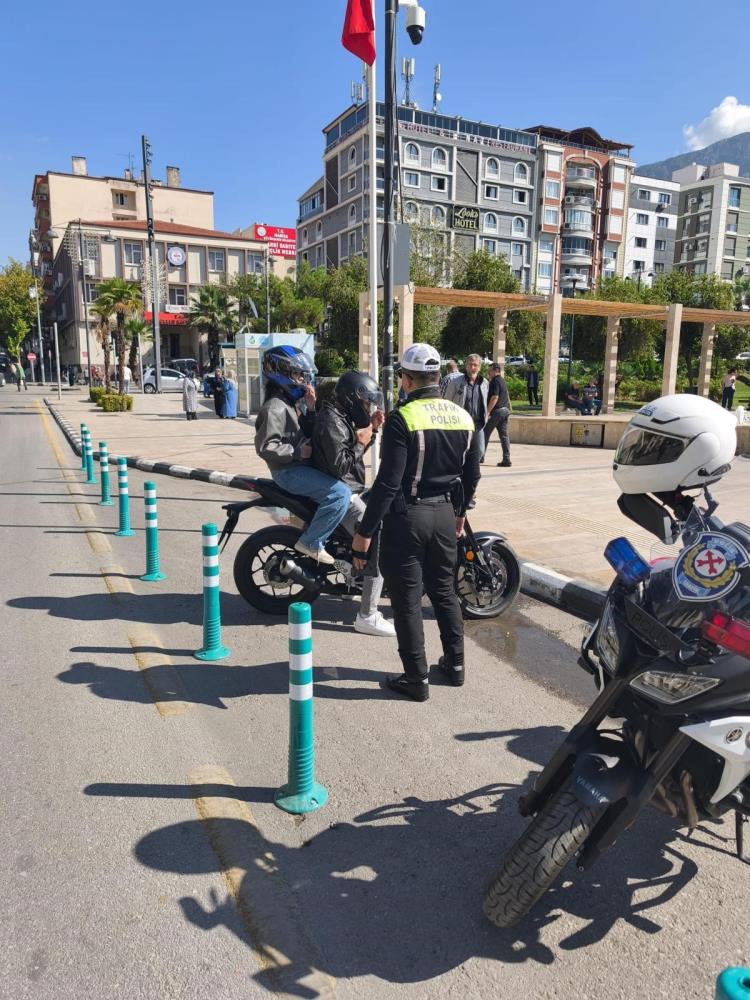 Manisada Motosiklet Denetimleri 472 Surucuye 1 Milyon Tlyi Asan Ceza (3)