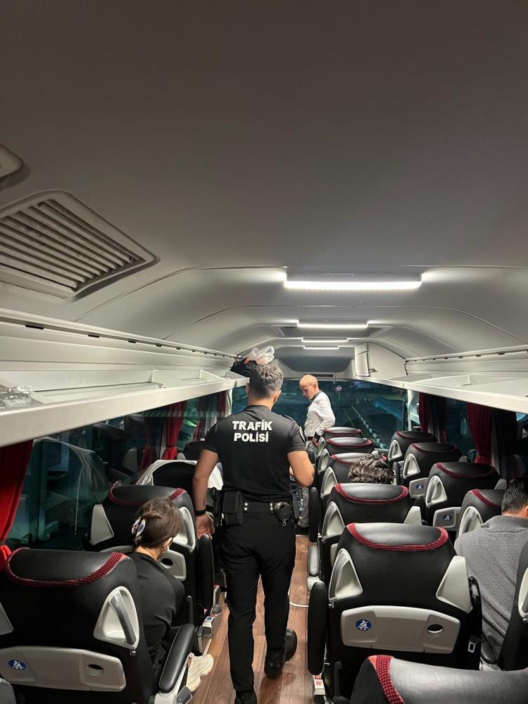Manisada Sehirlerarasi Otobuslerde Emniyet Kemeri Denetimi (3)