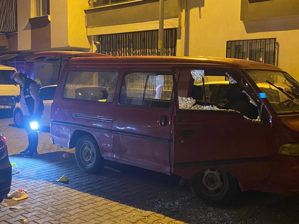 Manisada Seyir Halindeki Araca Silahli Saldiri 3 Yarali (1)