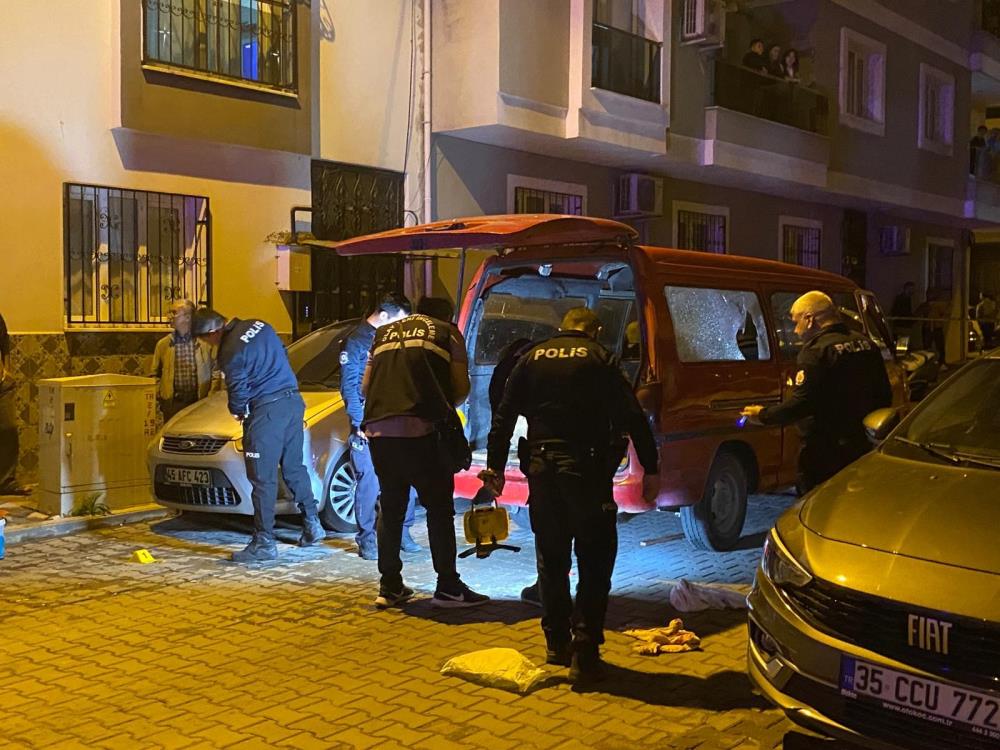 Manisada Seyir Halindeki Araca Silahli Saldiri 3 Yarali (2)