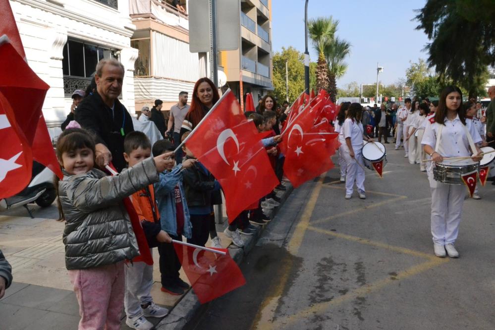Manisada Tarihi Gun Ataturkun Sehre Gelisinin 100 Yili Coskuyla Kutlandi (1)