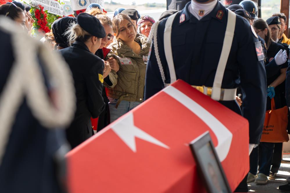 Manisali Sehit Hakki Eryilmaz Son Yolculuguna Ugurlandi (3)