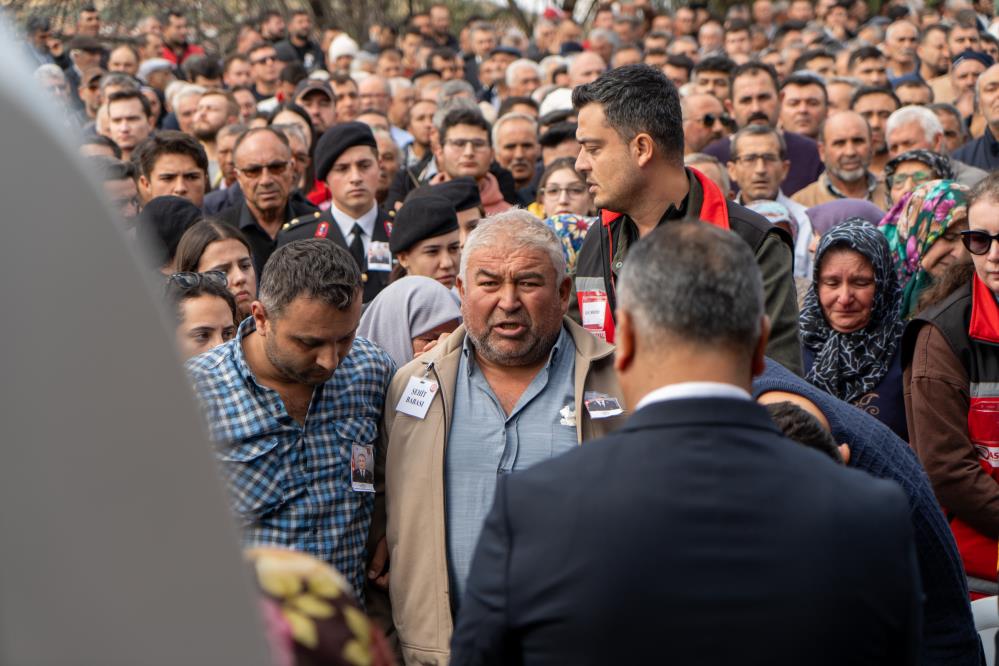 Manisali Sehit Hakki Eryilmaz Son Yolculuguna Ugurlandi (5)