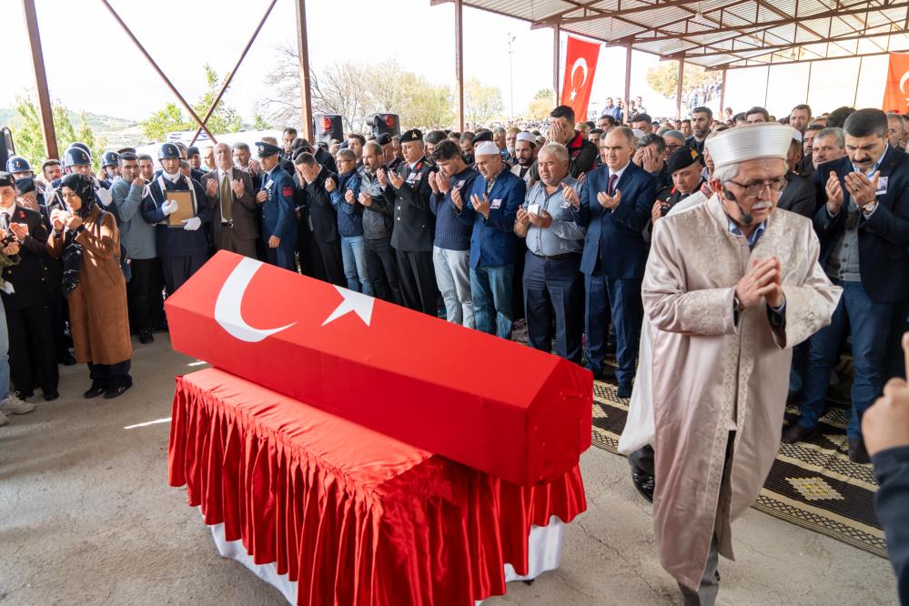 Manisali Sehit Hakki Eryilmaz Son Yolculuguna Ugurlandi (7)