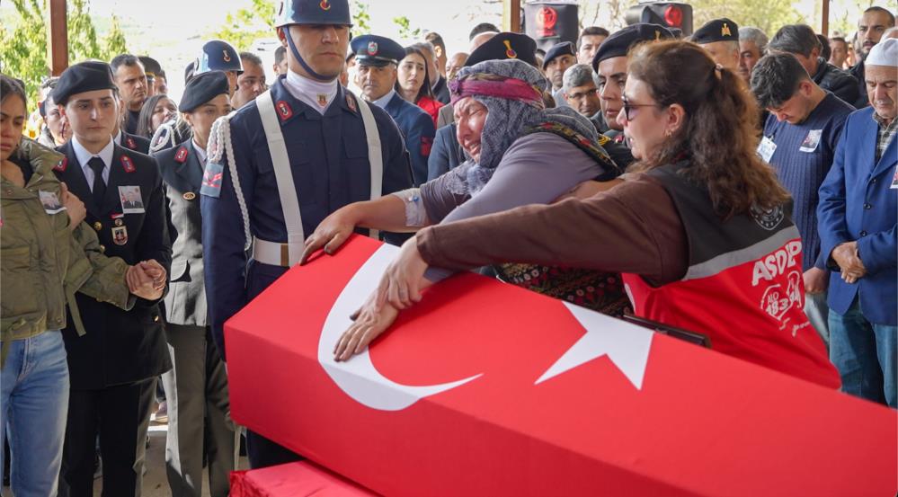 Manisali Sehit Hakki Eryilmaz Son Yolculuguna Ugurlandi (8)