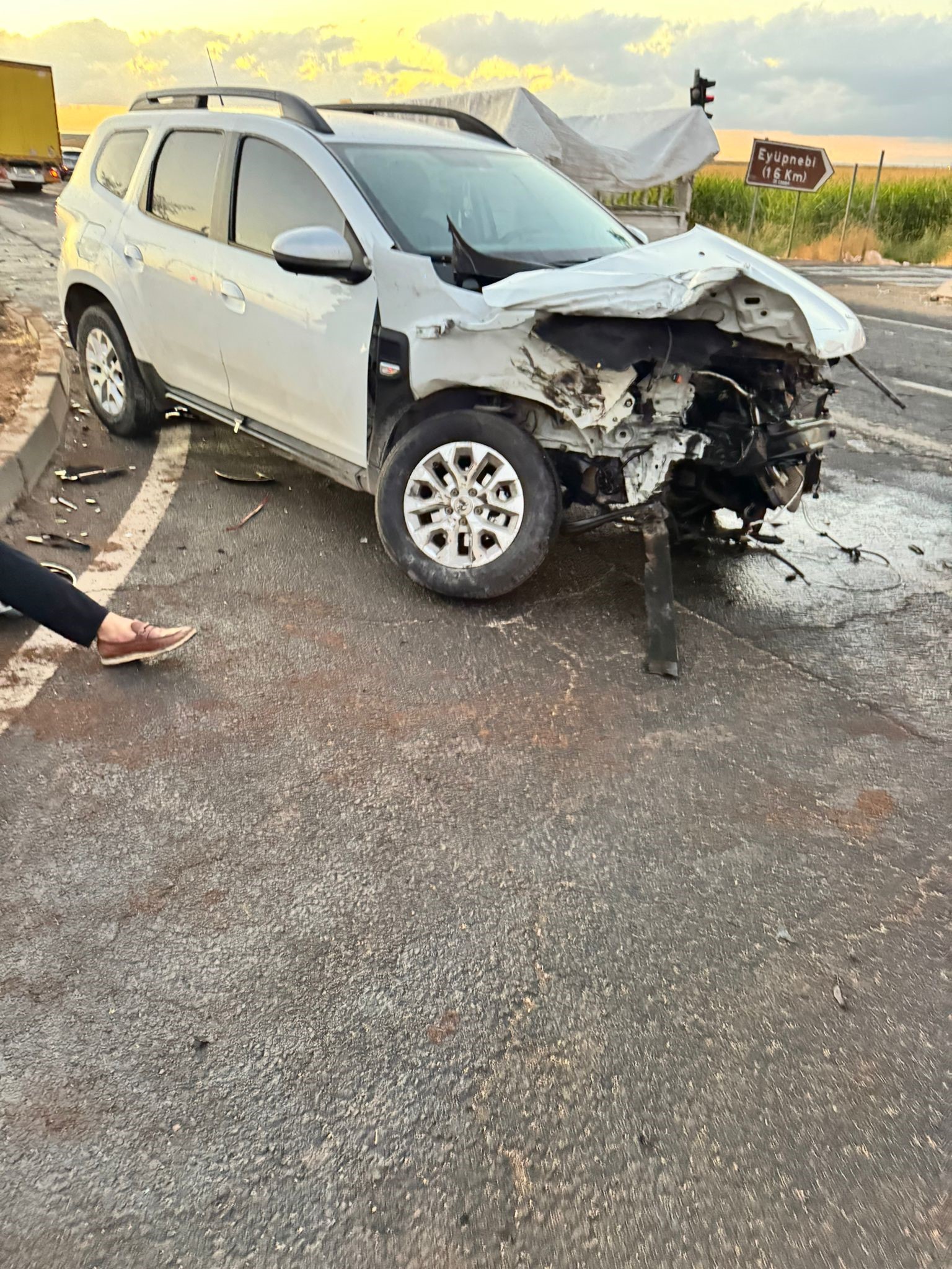 Mazot Tankeri Devrildi, Tonlarca Yakıt Yola Saçıldı 6 Yaralı (4)