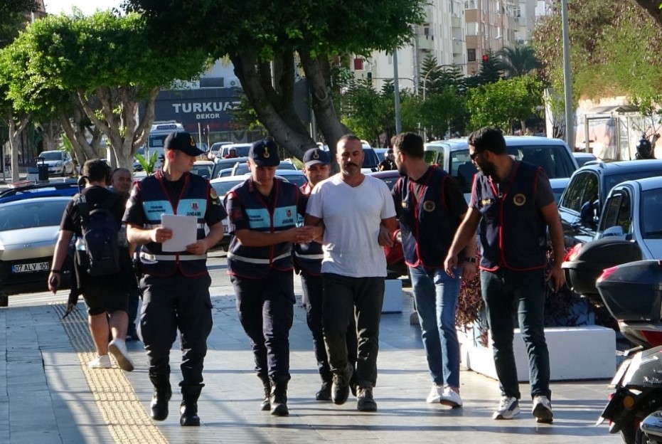 Mesai Arkadaşını Boğazından Bıçaklayarak Öldürmüştü! Sebebi Kan Dondurdu (4)