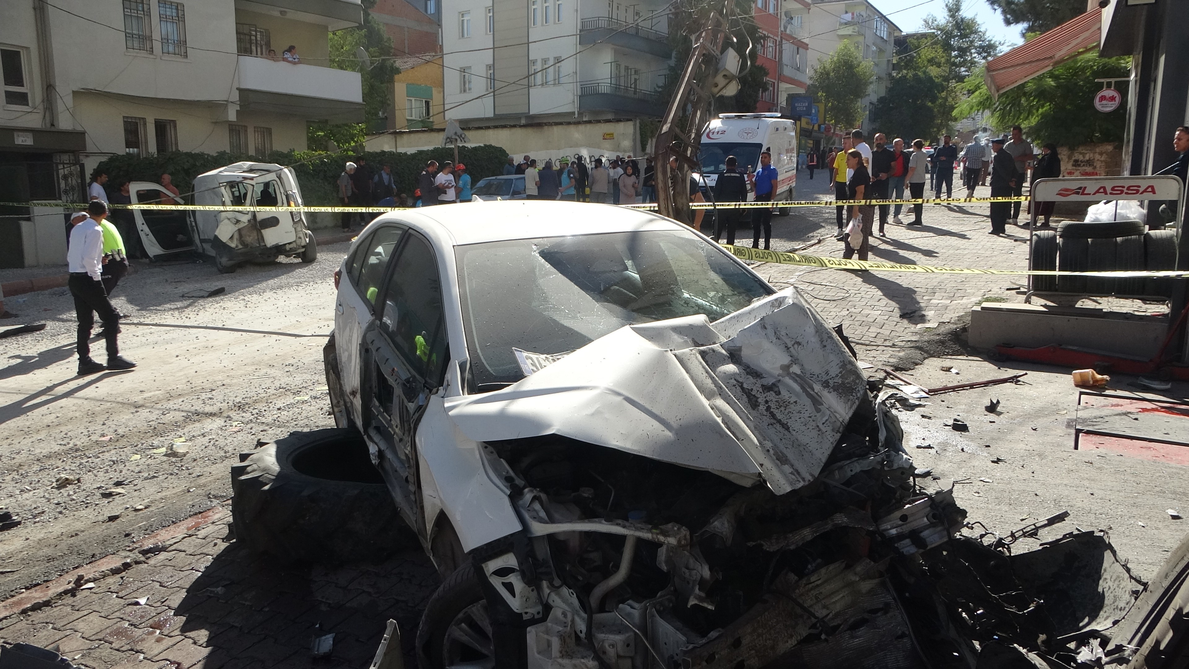 Mıcır Yüklü Kamyon Kontrolden Çıktı, Şehirde Korku Dolu Anlar! 5 Yaralı, 15 Araç Hasarlı (7)