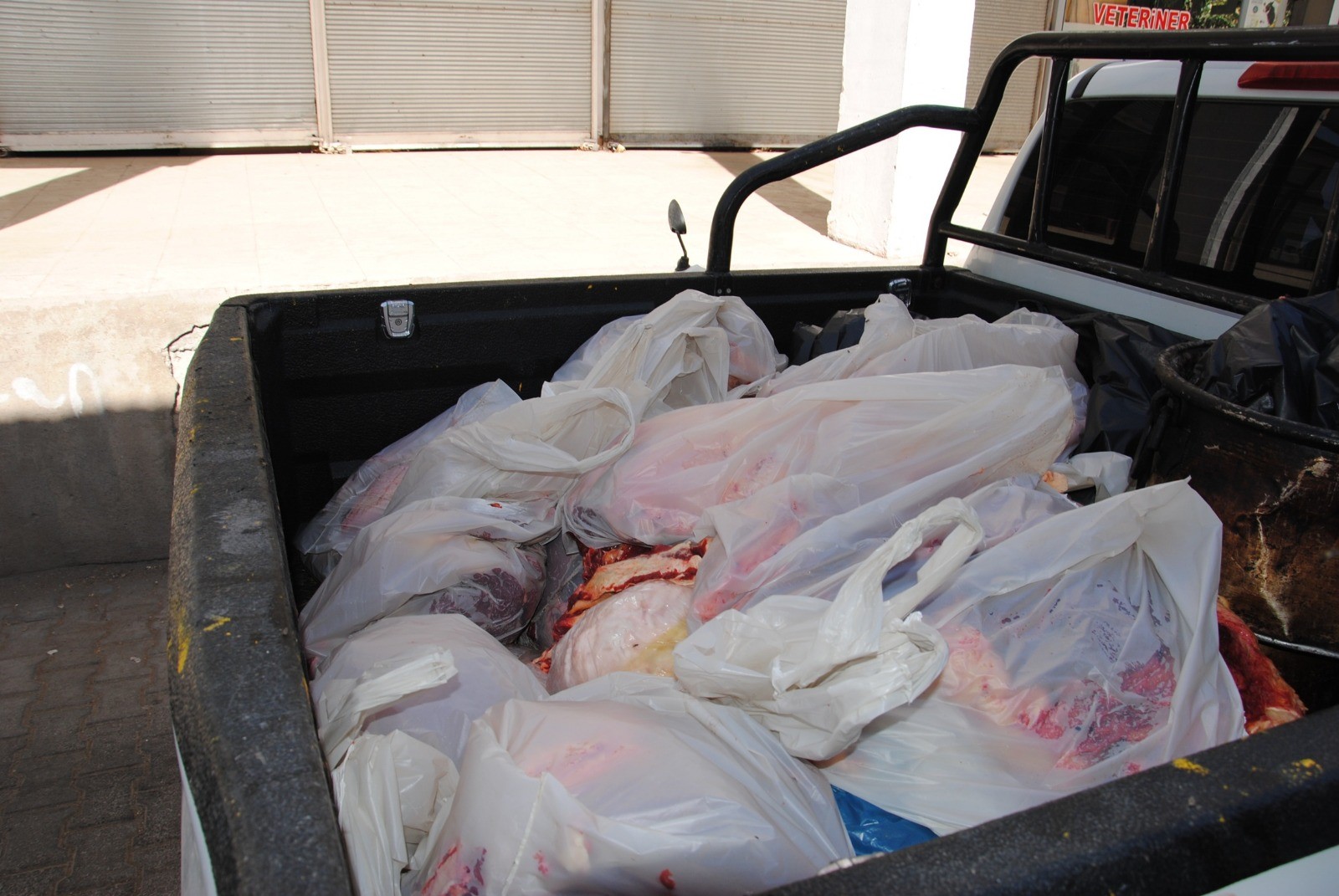 Mide Bulandıran Görüntüler! 1 Ton Bozuk Et Lokantalara Dağıtılacaktı (2)