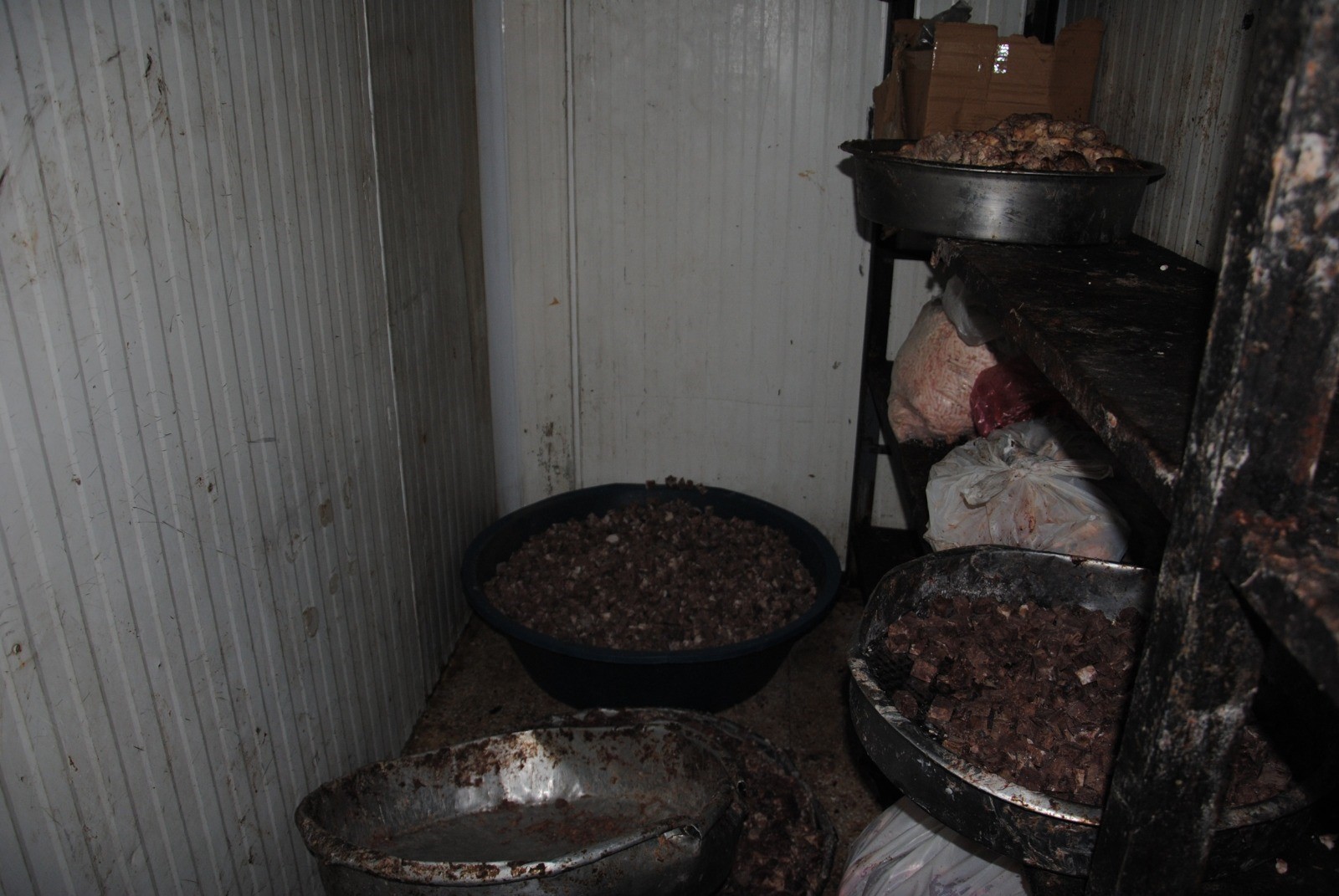 Mide Bulandıran Görüntüler! 1 Ton Bozuk Et Lokantalara Dağıtılacaktı (5)