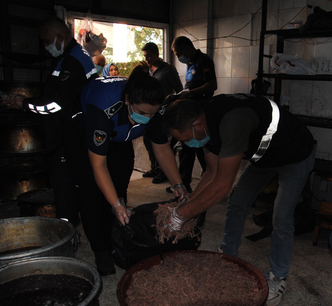 Mide Bulandıran Görüntüler! 1 Ton Bozuk Et Lokantalara Dağıtılacaktı (6)