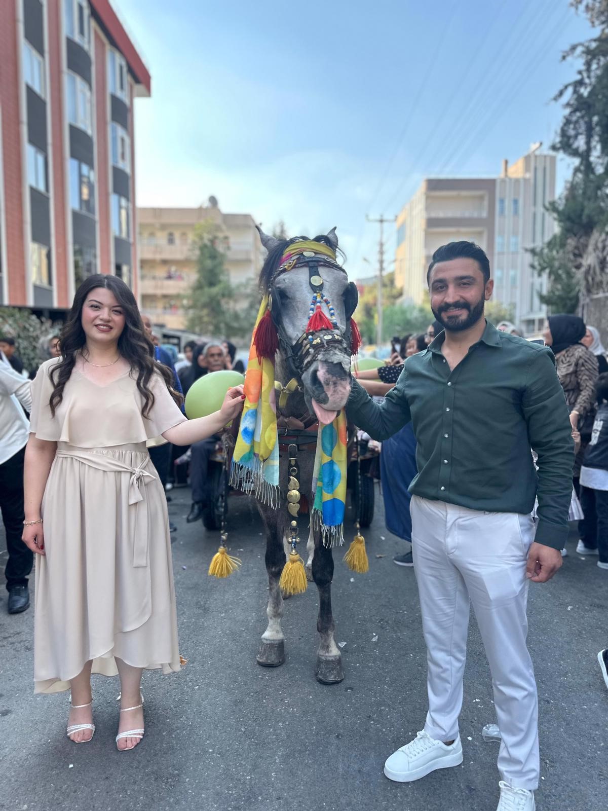 Modern Çağda Eski Gelenek Gelin Ve Damat Çeyizlerini At Arabasıyla Taşıdılar (7)