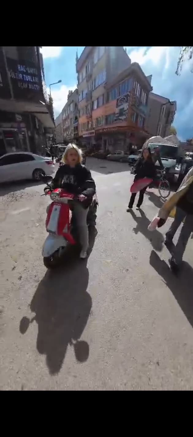 Motosiklet Kazası Sosyal Medyada Gündem Oldu “Vallahi Önüme Yaprak Düştü” (2)