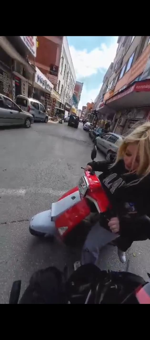 Motosiklet Kazası Sosyal Medyada Gündem Oldu “Vallahi Önüme Yaprak Düştü” (4)