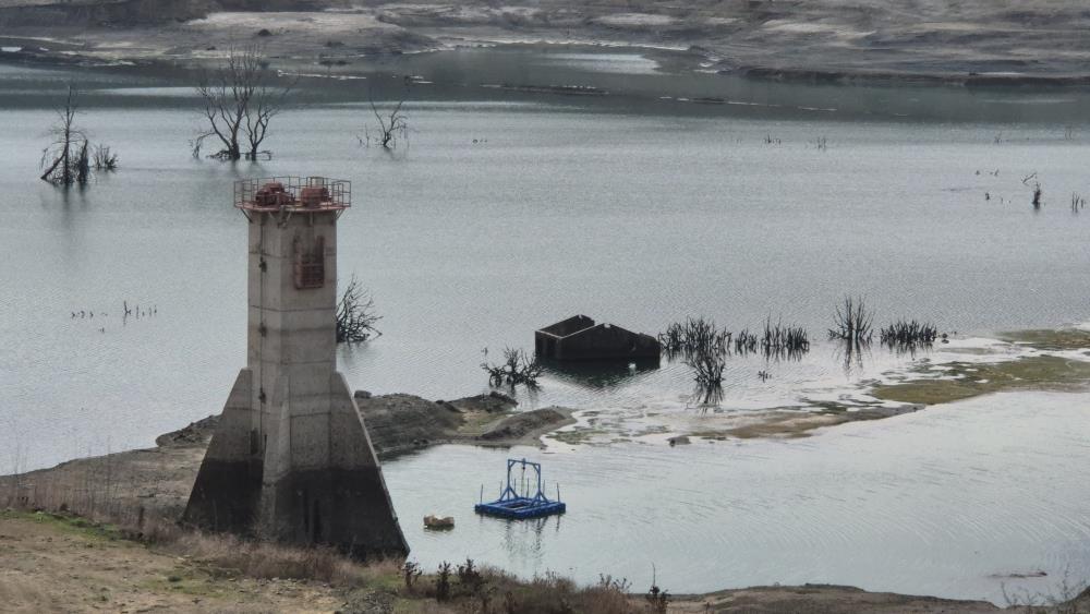 Naip Baraji Alarm Veriyor Kuraklik Nedeniyle Su Seviyesi Olu Hacme Dustu (3)