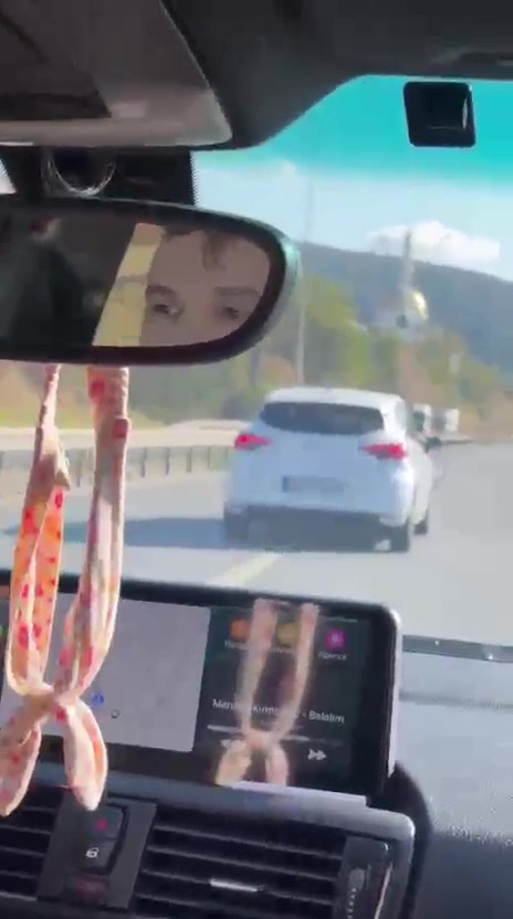 Önüme Geçip Frene Basıyor Dedi, O Anları Kaydetti! Trafik Magandası Içinde Çocukların Olduğu 5 Araca Çarptı (4)