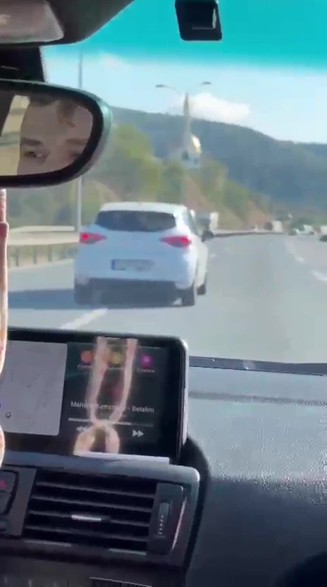 Önüme Geçip Frene Basıyor Dedi, O Anları Kaydetti! Trafik Magandası Içinde Çocukların Olduğu 5 Araca Çarptı (5)