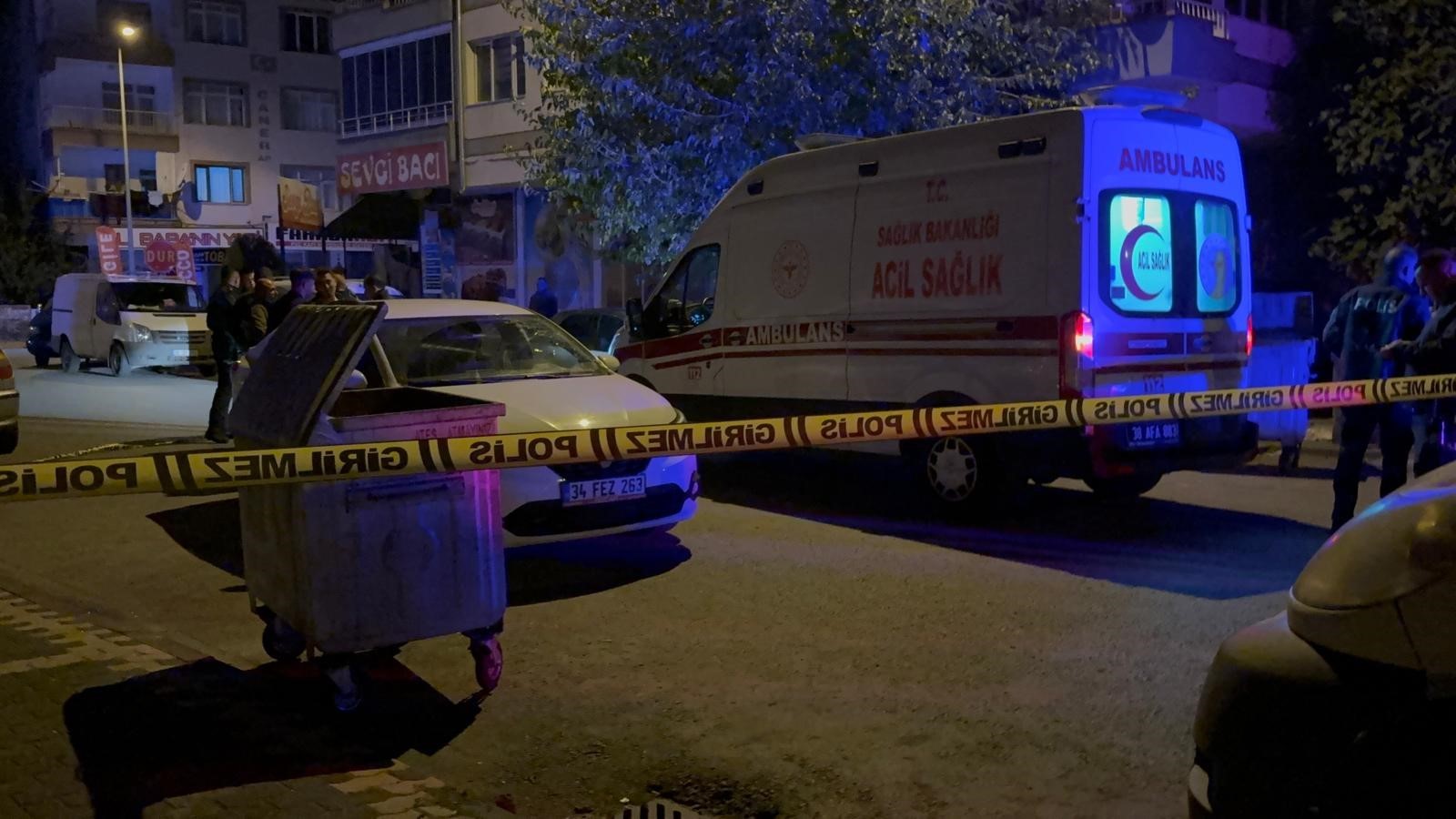 Otomatik Tüfekle Kanlı Saldırı! Evinin Önünde Vurulan Adam Hayatını Kaybetti (7)