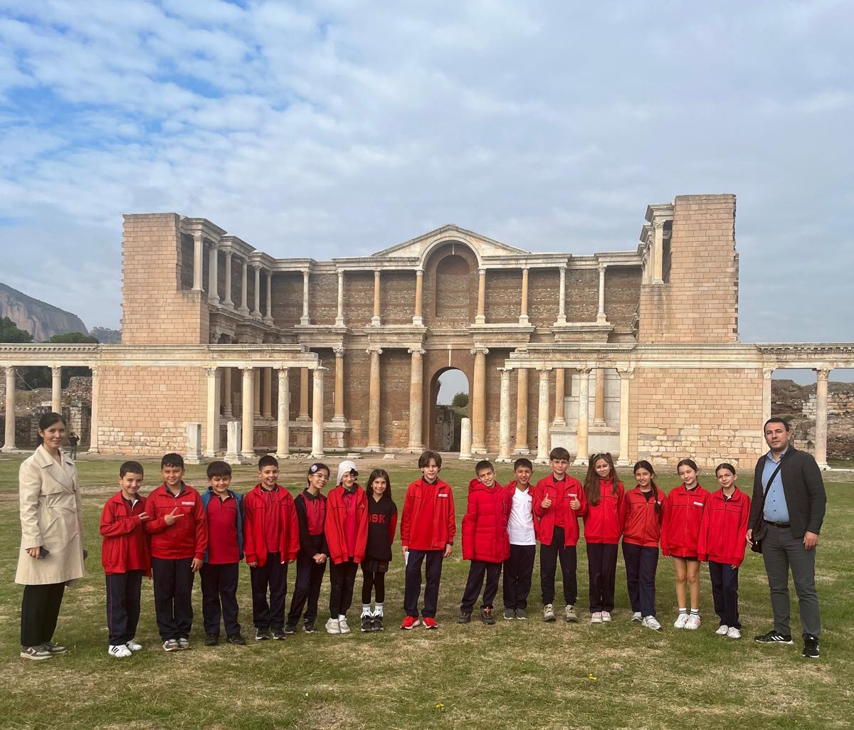 Özel Sali̇hli̇ Koleji̇ (4)-2