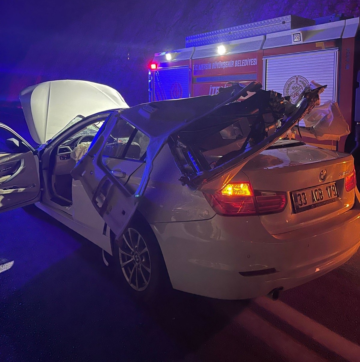 Park Halindeki Kamyona Çarptı! Korkunç Kazada 1 Ölü, 1 Yaralı (3)