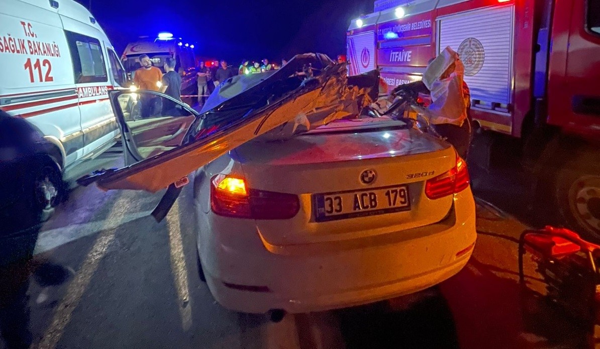 Park Halindeki Kamyona Çarptı! Korkunç Kazada 1 Ölü, 1 Yaralı (4)