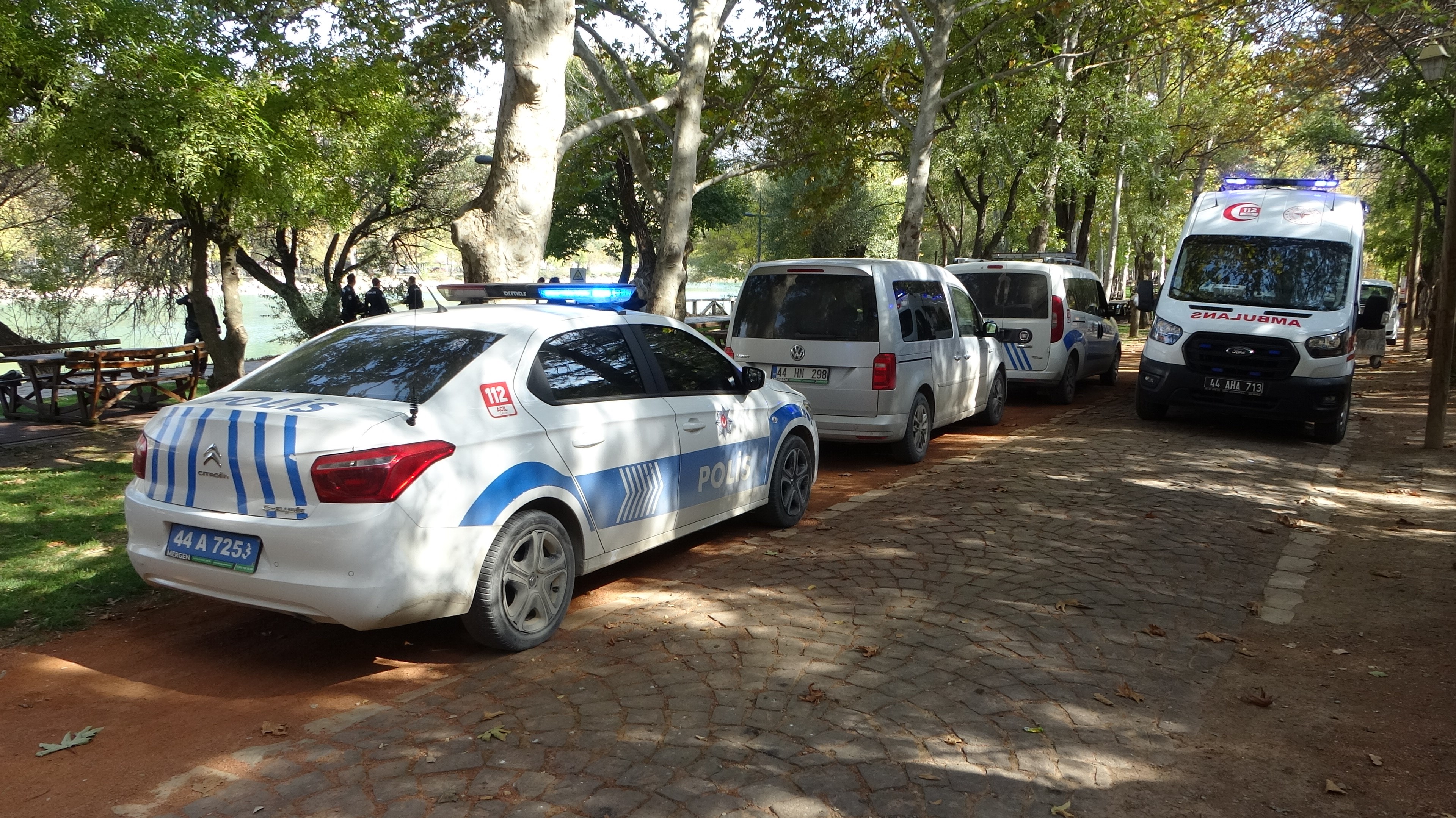 Pikniğe Gittiler, Kabusla Döndüler! Gölette Kadın Cesedi Bulundu (4)