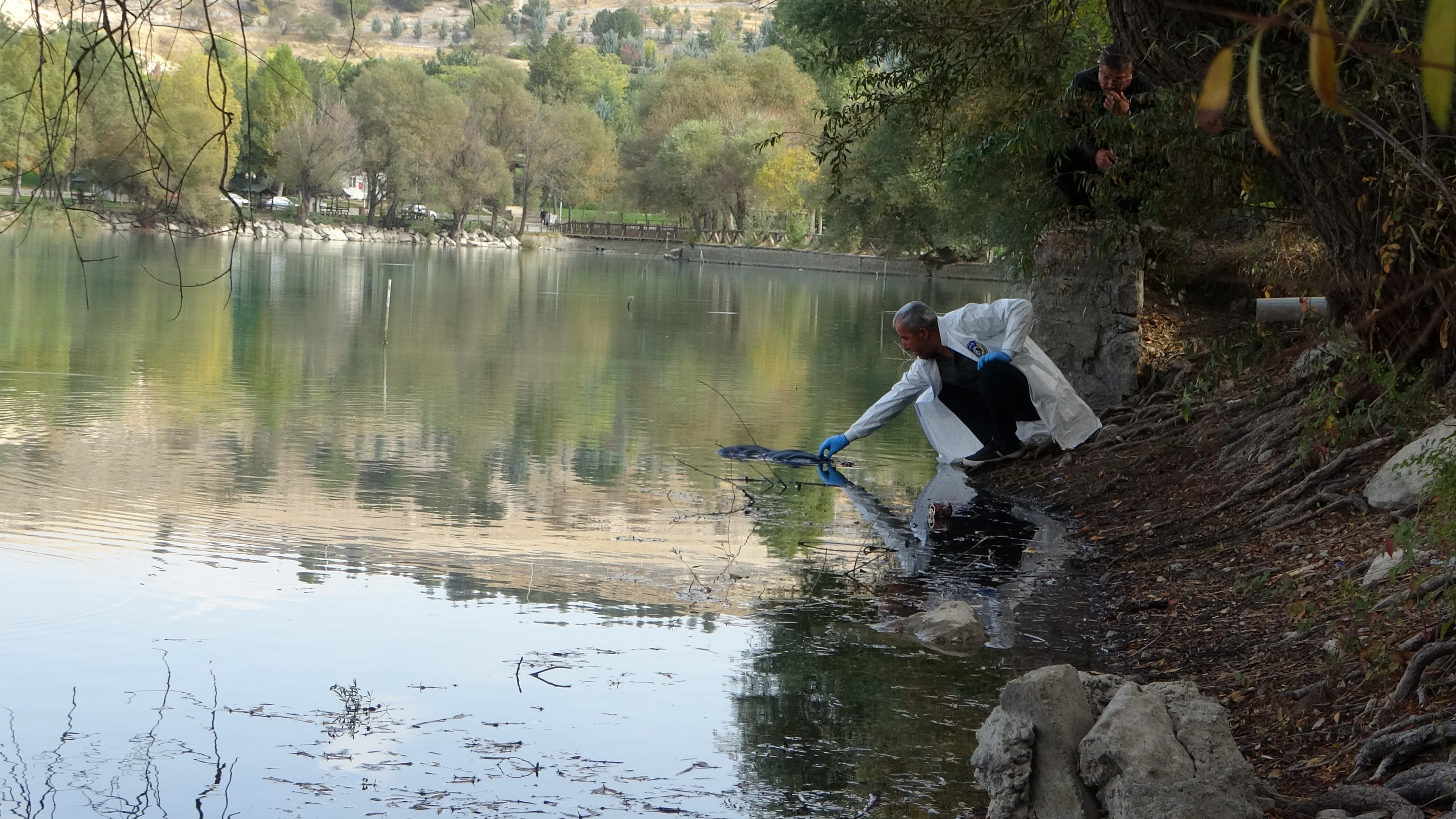 Pikniğe Gittiler, Kabusla Döndüler! Gölette Kadın Cesedi Bulundu (6)