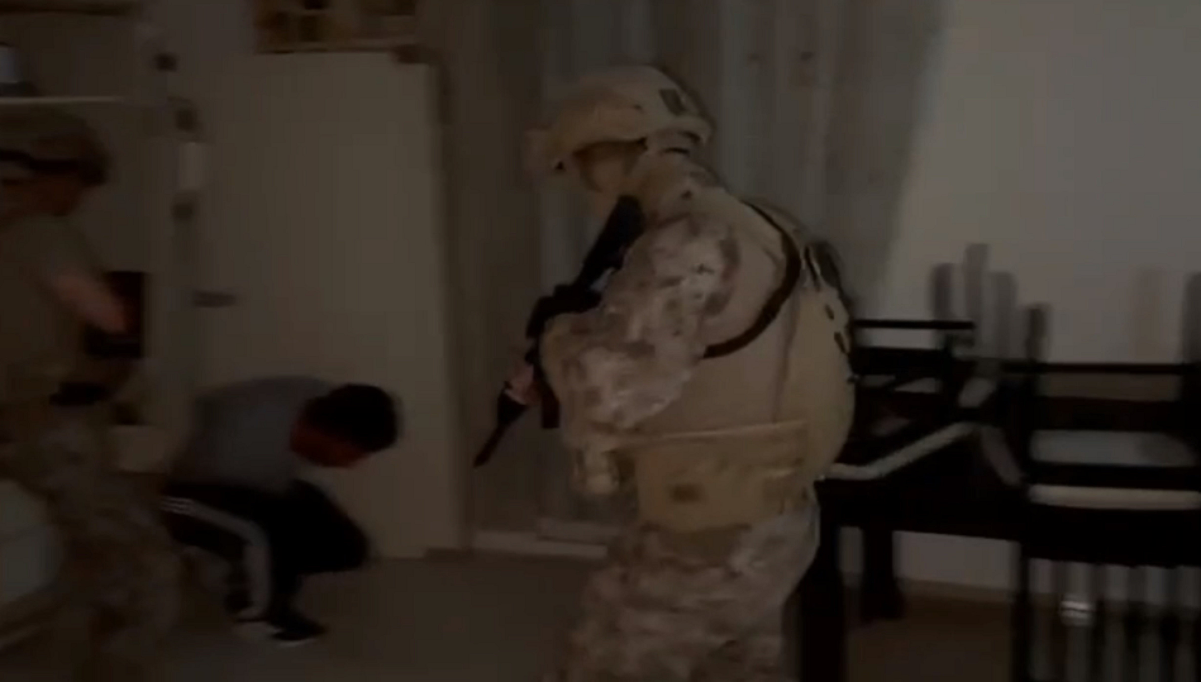 Polisten Filmleri Aratmayan Operasyon Dolap Icinde 2 Firari Yakalandi (2)