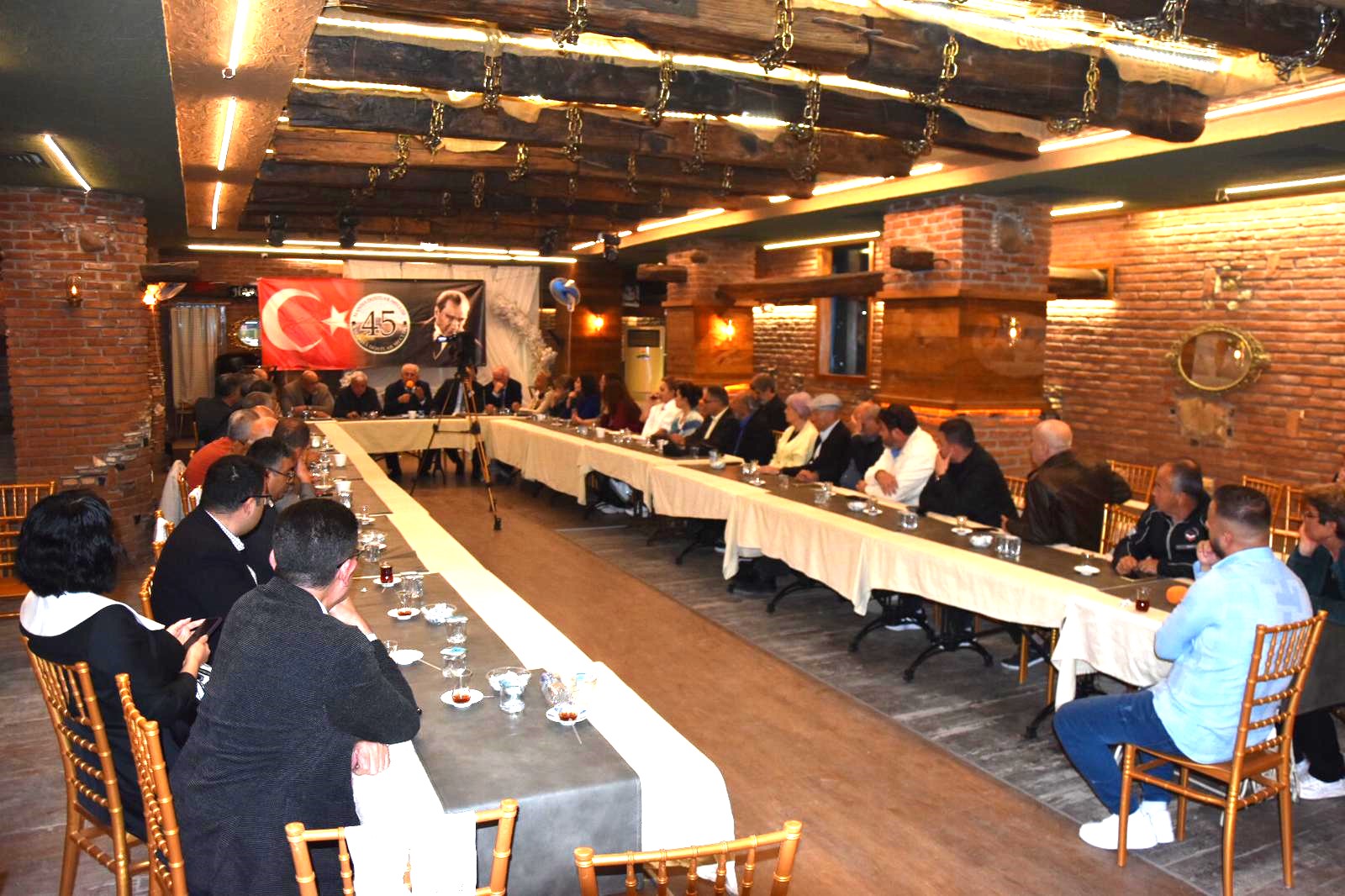 Rifat Serdaroglu Manisada Dostlar Meclisinin Konugu Oldu (3)