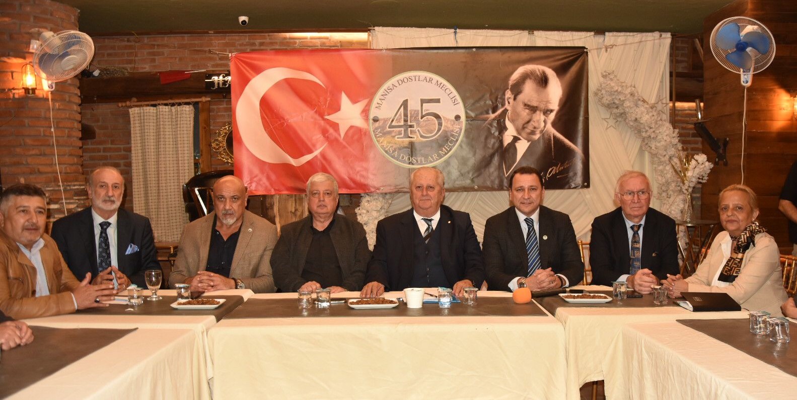 Rifat Serdaroglu Manisada Dostlar Meclisinin Konugu Oldu (4)