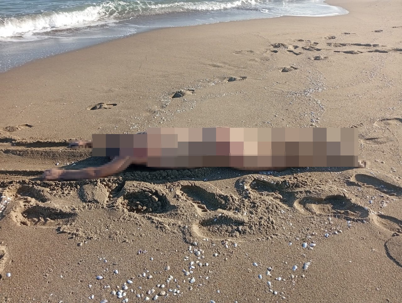 Sabah Saatlerinde Korkunç Manzara 27 Yaşındaki Gencin Cesedi Kumların Üzerinde Bulundu (2)