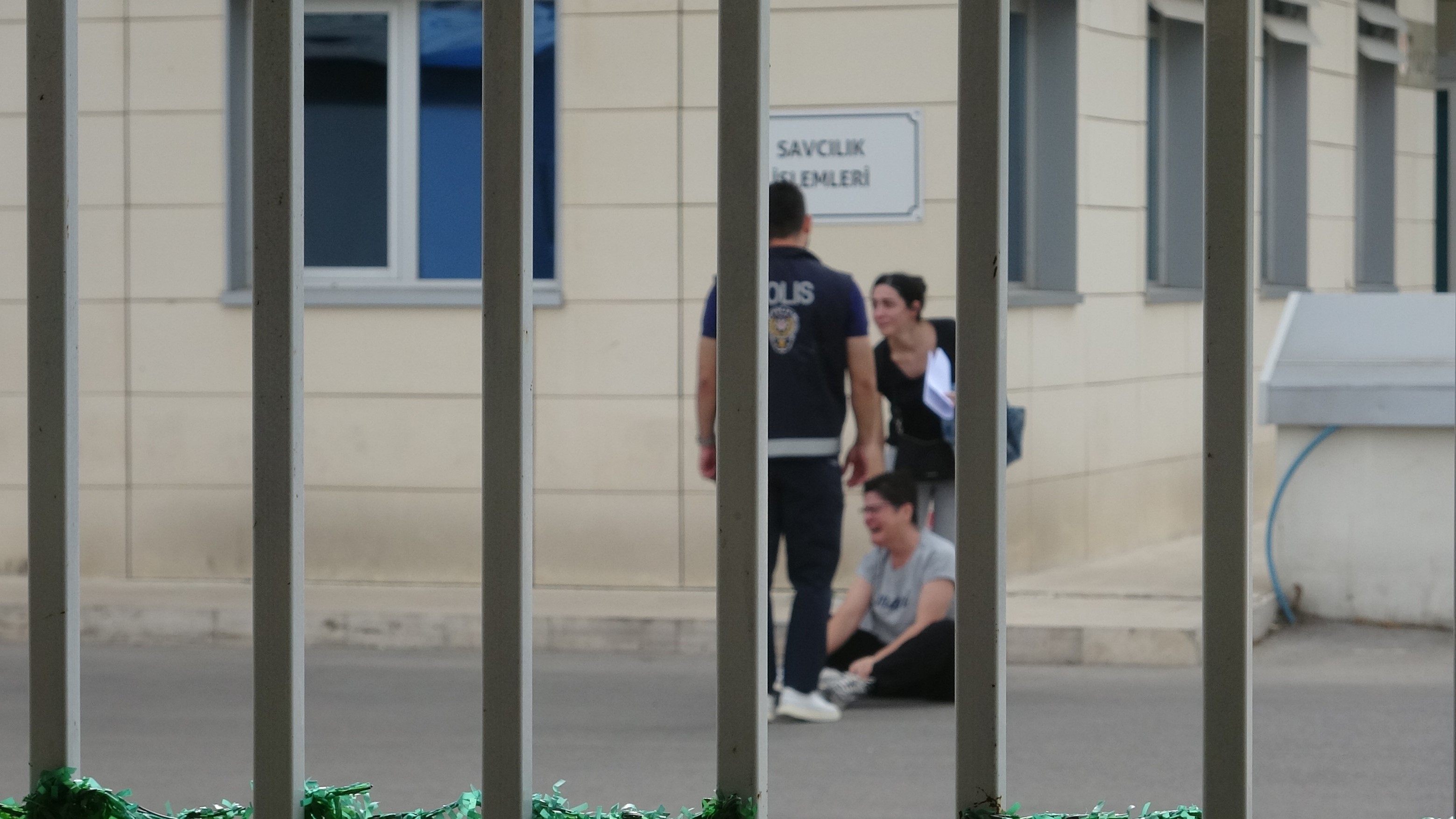 Sabah Saatlerinde Korkunç Manzara Parkta Ölü Bulunan Gencin Annesi Gözyaşlarına Boğuldu (4)