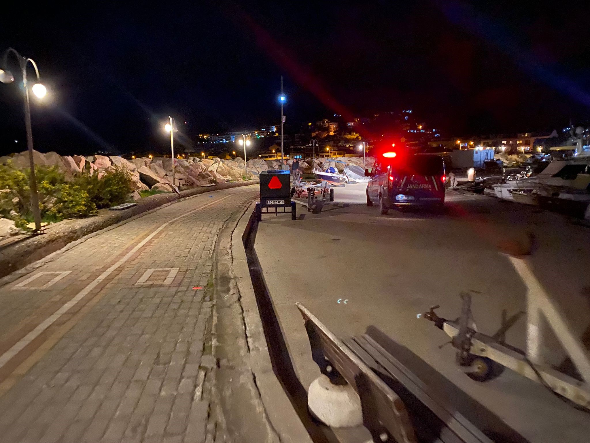 Sabah Yürüyüşü Faciaya Tanıklık Etti Kayalıklarda Bir Vatandaş Ölü Bulundu (4)