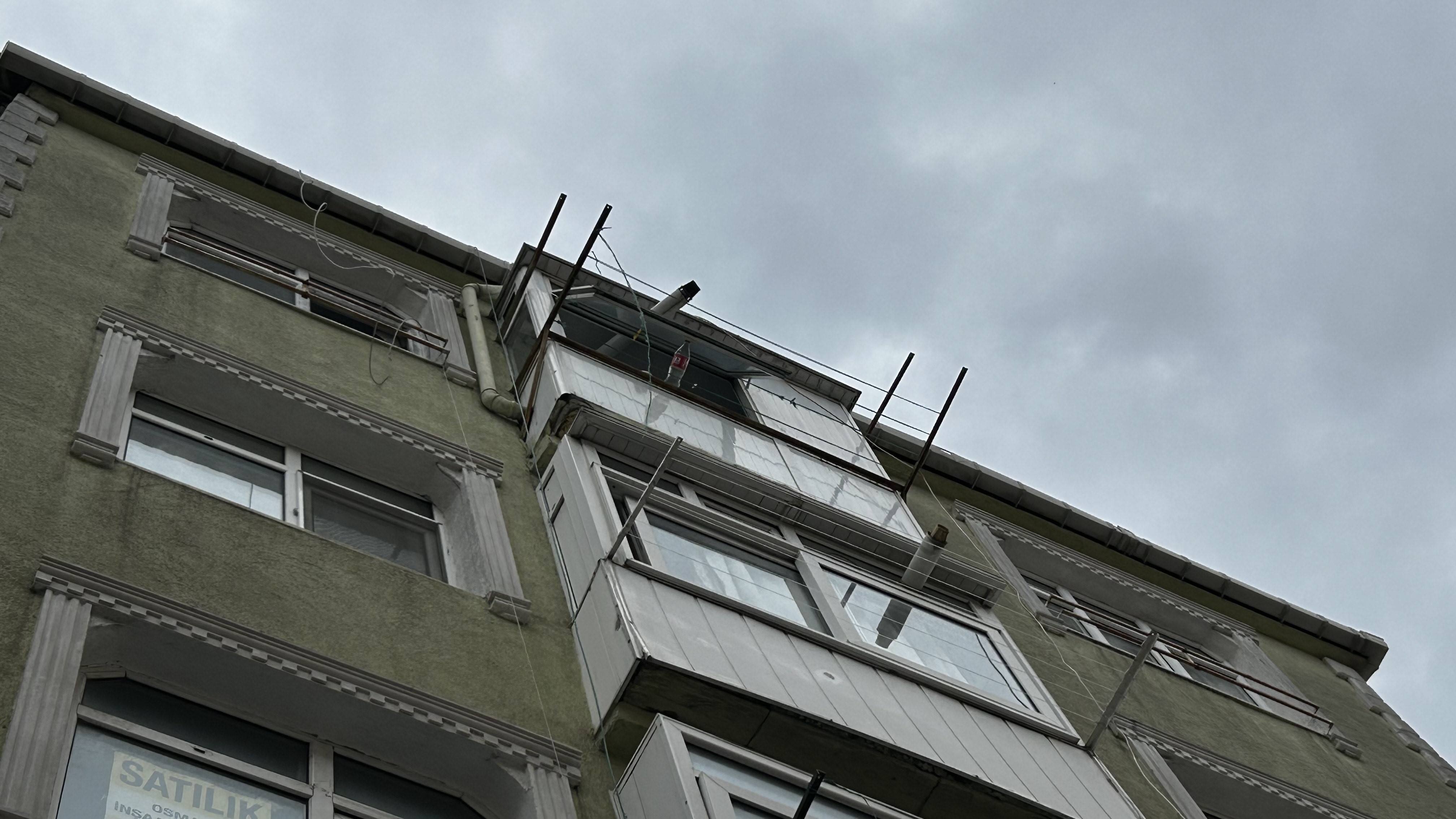 Sabaha Karşı Gizemli Ölüm! Alkol Şişeleri, Kırık Bardaklar Ve Bir Ceset.. (3)