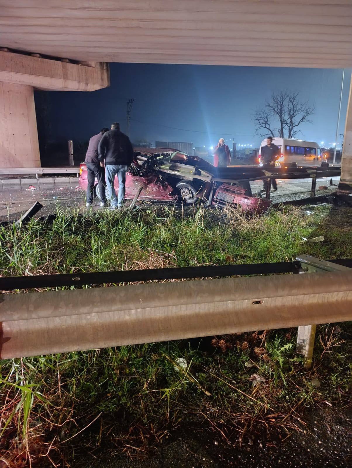 Sabahın Ilk Işıklarında Kahreden Kaza Araç Bariyerlere Çarptı, Iki Genç Öldü (3)