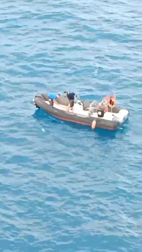 Sabahın Ilk Saatlerinde Denizde Korkunç Manzara Kimliği Belirsiz Erkek Cesedi Bulundu (3)