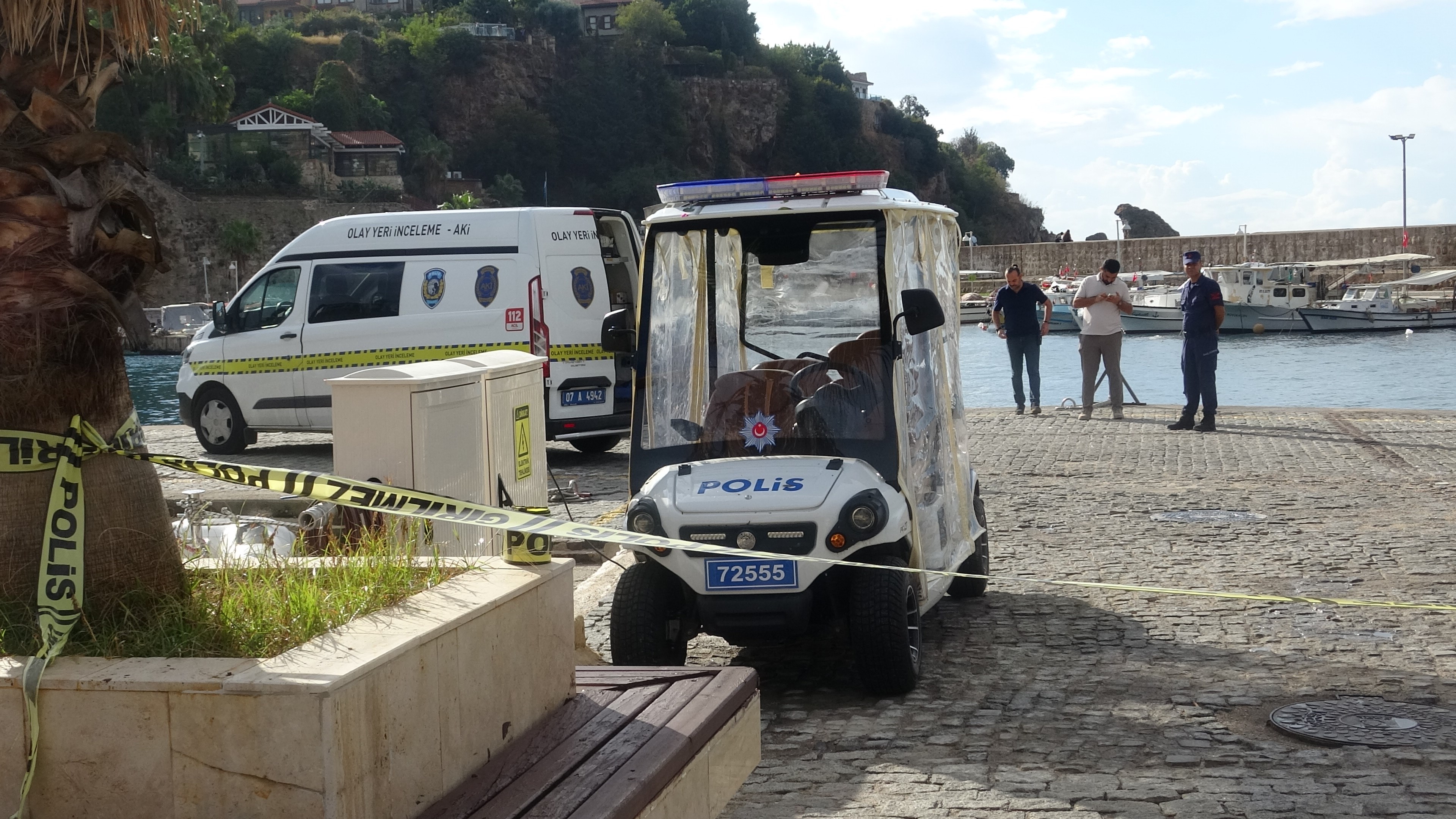 Sabahın Ilk Saatlerinde Denizde Korkunç Manzara Kimliği Belirsiz Erkek Cesedi Bulundu (5)