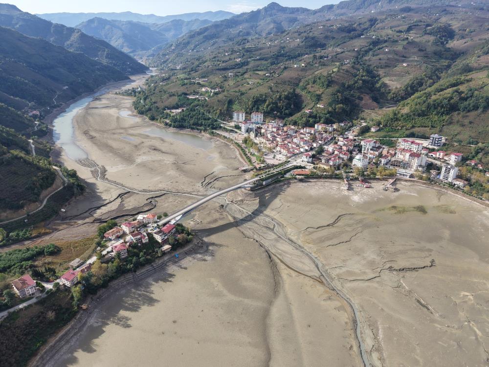 Sakli Cennet Suat Ugurlu Baraji Dip Seviyeye Dustu Verimli Toprak Beklentisi Bosa Cikt (1)-1