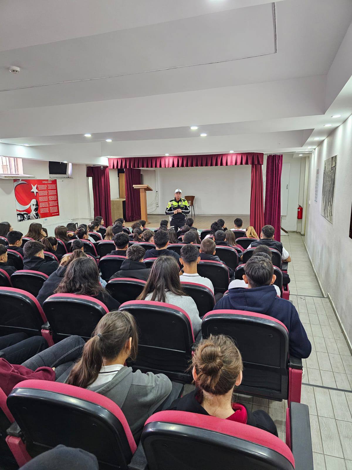 Salhliöğrenci Trafik (1)